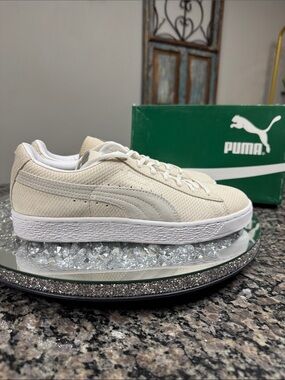 Puma suede classic Lo winterized Women’s Cream leather Low-Top Sneakers NWT 9.5
